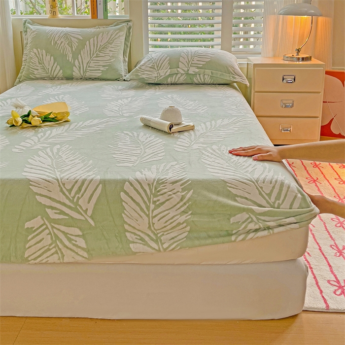 91家纺网 家纺一手货源 找家纺 名兮-2025新款立体高克重加厚浮雕绒单床笠款 羽毛-绿