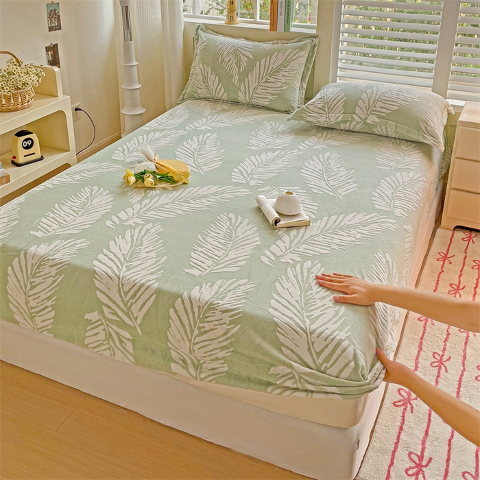 91家纺网 家纺一手货源 找家纺 名兮-2025新款立体高克重加厚浮雕绒单床笠款 羽毛-绿
