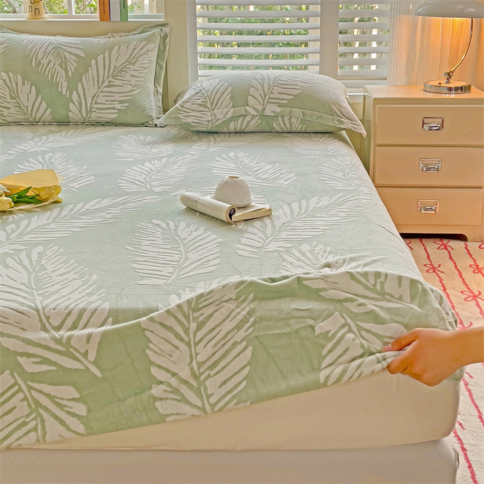 91家纺网 家纺一手货源 找家纺 名兮-2025新款立体高克重加厚浮雕绒单床笠款 羽毛-绿