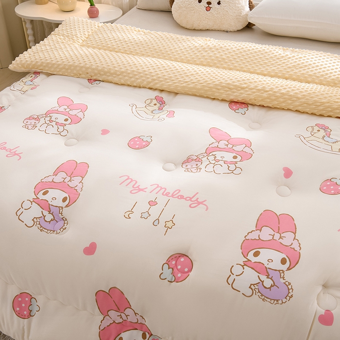 91家纺网 家纺一手货源 找家纺 （总）艾兜坊 2025新款三丽鸥水洗棉3D豆豆被 被子被芯