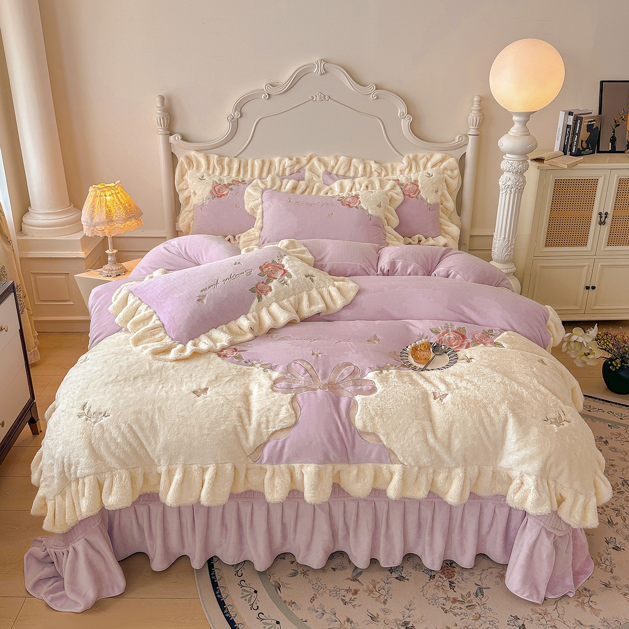 91家纺网 家纺一手货源 找家纺 （总）宜凡家纺 2025新款牛奶绒贴布兔绒绣花床盖四件套--淡香伊人系列