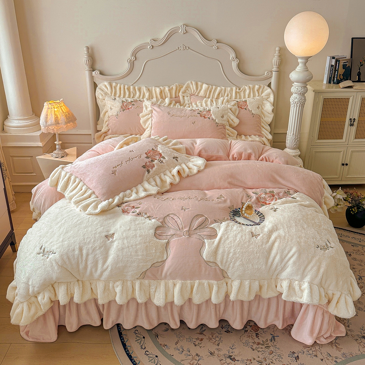 宜凡家纺 2025新款牛奶绒贴布兔绒绣花床盖四件套--淡香伊人系列 淡香伊人-仙女粉