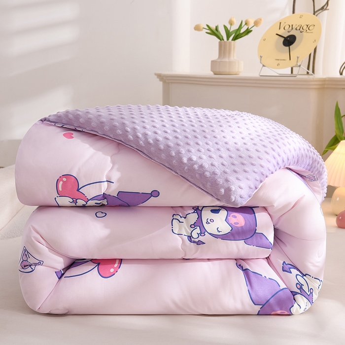 91家纺网 家纺一手货源 找家纺 艾兜坊 2025新款三丽鸥水洗棉3D豆豆被 被子被芯 爱心库洛米