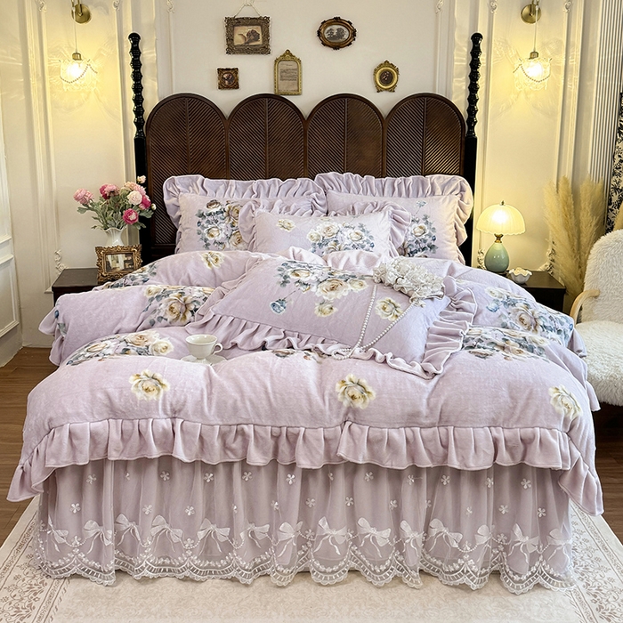 91家纺网 家纺一手货源 找家纺 宜凡家纺 2025新款牛奶绒5D数码印花夹棉床裙四件套 浮香如梦 淡紫