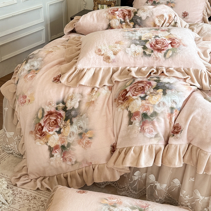 91家纺网 家纺一手货源 找家纺 宜凡家纺 2025新款牛奶绒5D数码印花夹棉床裙四件套 花开浪漫 粉玉