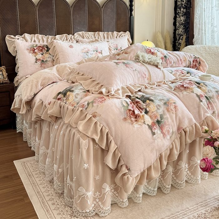 91家纺网 家纺一手货源 找家纺 宜凡家纺 2025新款牛奶绒5D数码印花夹棉床裙四件套 花开浪漫 粉玉