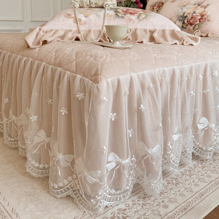 91家纺网 家纺一手货源 找家纺 宜凡家纺 2025新款牛奶绒5D数码印花夹棉床裙四件套 花开浪漫 粉玉