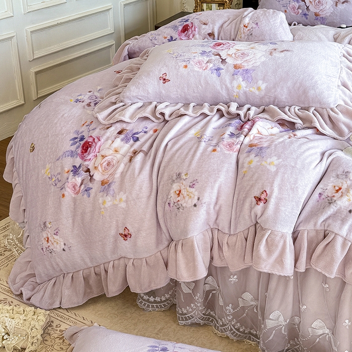 91家纺网 家纺一手货源 找家纺 宜凡家纺 2025新款牛奶绒5D数码印花夹棉床裙四件套 邂逅 紫