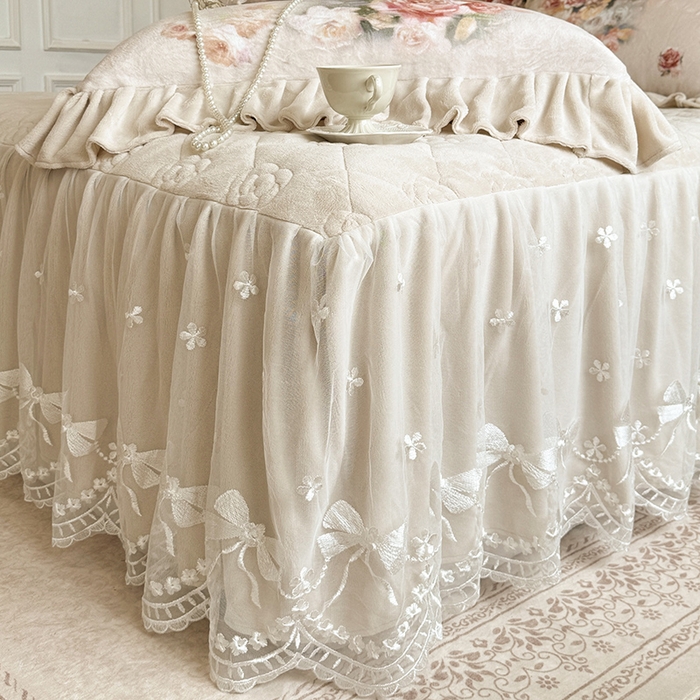 91家纺网 家纺一手货源 找家纺 宜凡家纺 2025新款牛奶绒5D数码印花夹棉床裙四件套 花开浪漫 驼色