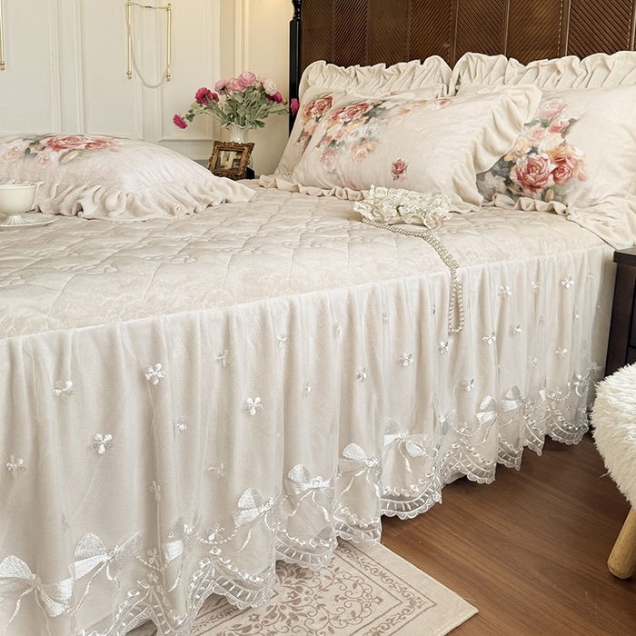 91家纺网 家纺一手货源 找家纺 宜凡家纺 2025新款牛奶绒5D数码印花夹棉床裙四件套 花开浪漫 驼色