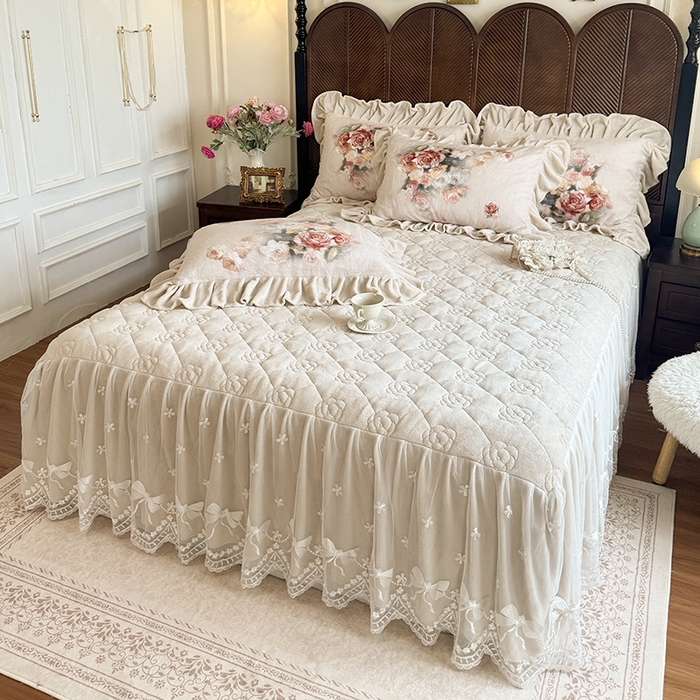 91家纺网 家纺一手货源 找家纺 宜凡家纺 2025新款牛奶绒5D数码印花夹棉床裙四件套 花开浪漫 驼色