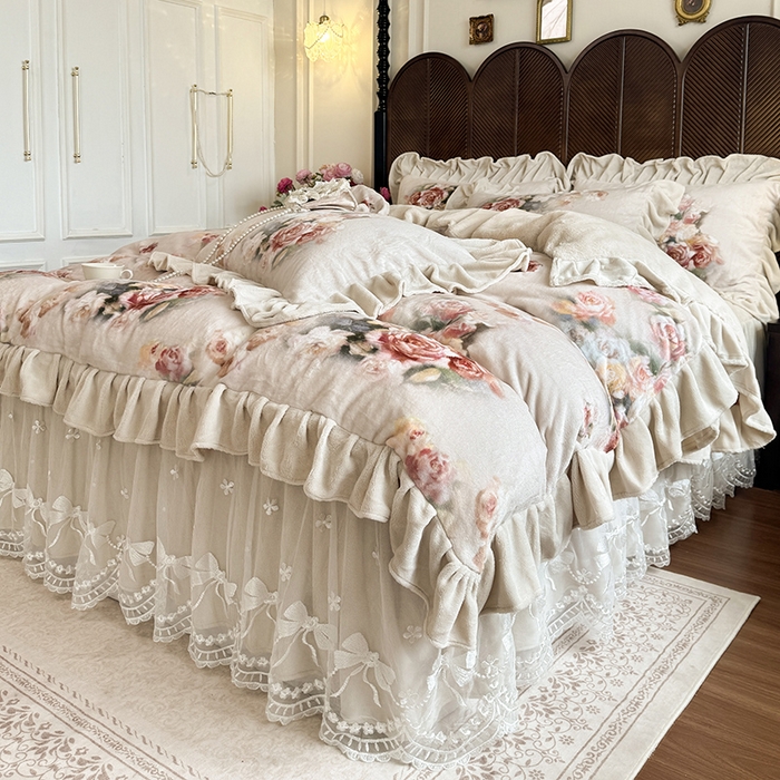 91家纺网 家纺一手货源 找家纺 宜凡家纺 2025新款牛奶绒5D数码印花夹棉床裙四件套 花开浪漫 驼色