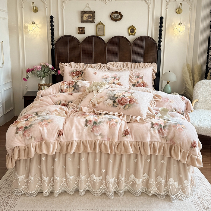 91家纺网 家纺一手货源 找家纺 宜凡家纺 2025新款牛奶绒5D数码印花夹棉床裙四件套 花开浪漫 粉玉