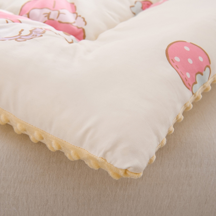 91家纺网 家纺一手货源 找家纺 艾兜坊 2025新款三丽鸥水洗棉3D豆豆被 被子被芯 草莓美乐蒂