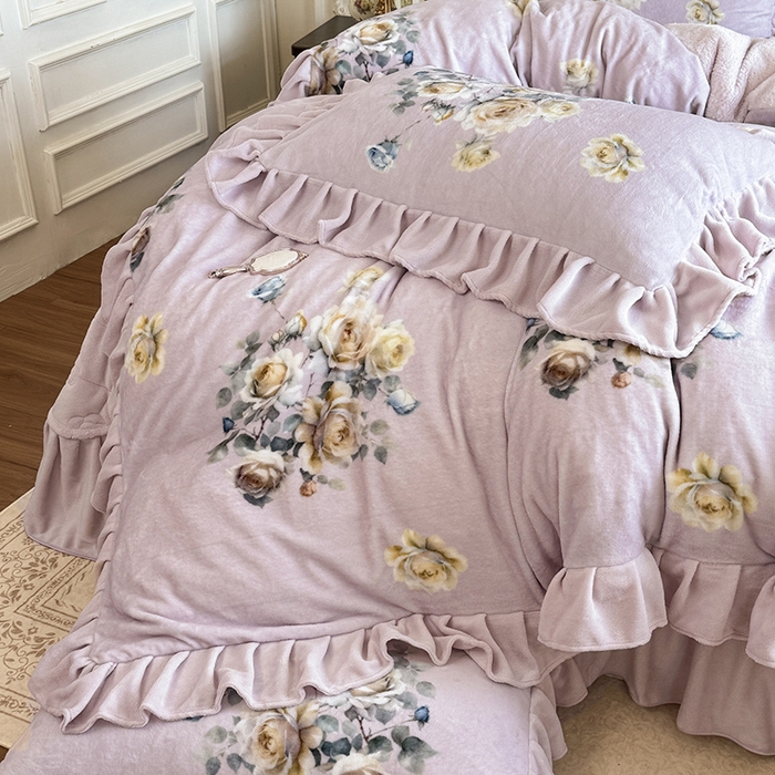 91家纺网 家纺一手货源 找家纺 宜凡家纺 2025新款牛奶绒5D数码印花床盖四件套 浮香如梦 淡紫