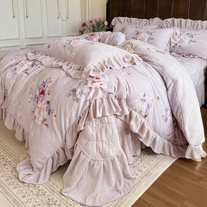 91家纺网 家纺一手货源 找家纺 宜凡家纺 2025新款牛奶绒5D数码印花床盖四件套 邂逅 紫