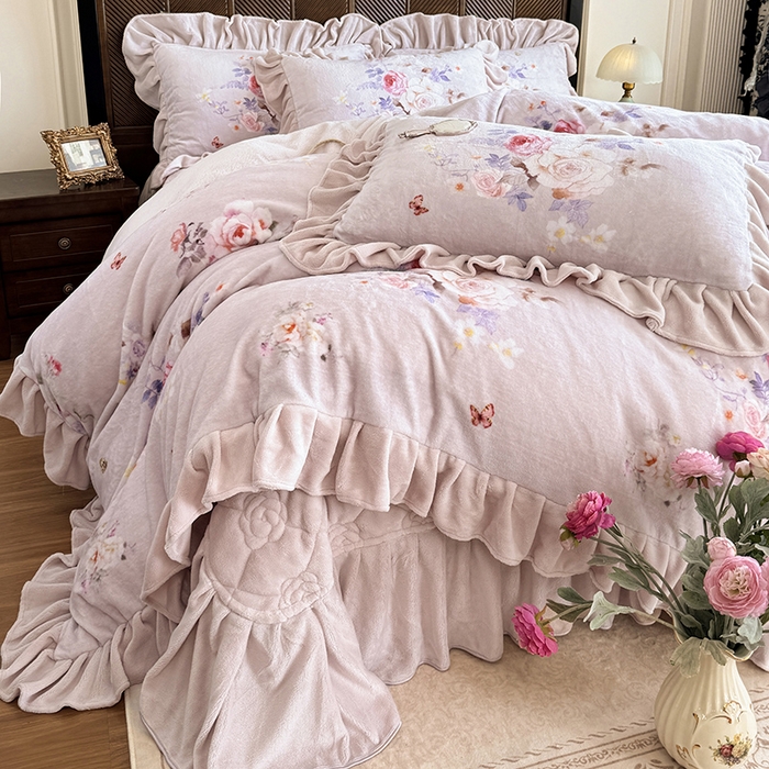 91家纺网 家纺一手货源 找家纺 宜凡家纺 2025新款牛奶绒5D数码印花床盖四件套 邂逅 紫