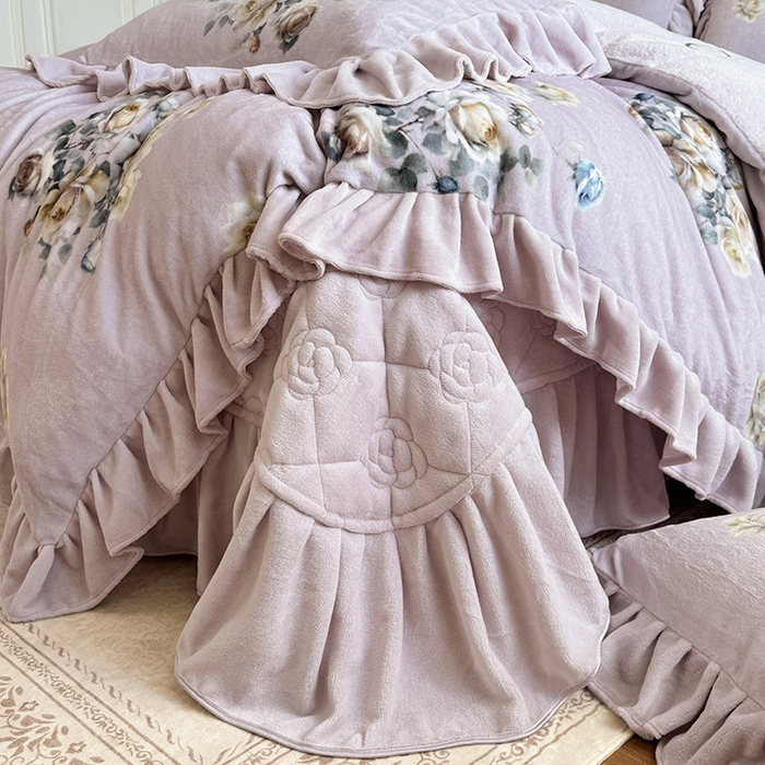 91家纺网 家纺一手货源 找家纺 宜凡家纺 2025新款牛奶绒5D数码印花床盖四件套 浮香如梦 淡紫