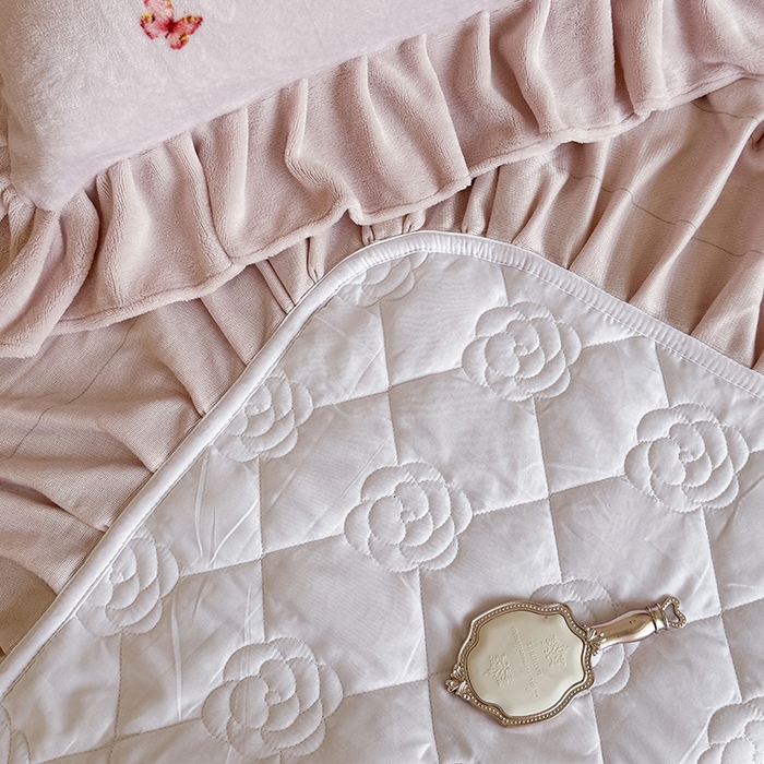 91家纺网 家纺一手货源 找家纺 宜凡家纺 2025新款牛奶绒5D数码印花床盖四件套 邂逅 紫