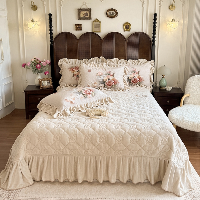 91家纺网 家纺一手货源 找家纺 宜凡家纺 2025新款牛奶绒5D数码印花床盖四件套 花开浪漫 驼色