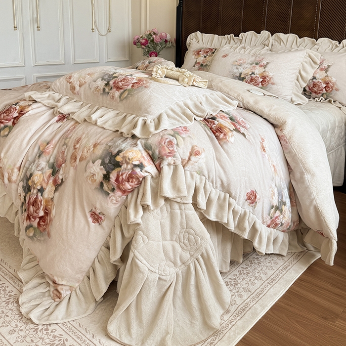 91家纺网 家纺一手货源 找家纺 宜凡家纺 2025新款牛奶绒5D数码印花床盖四件套 花开浪漫 驼色