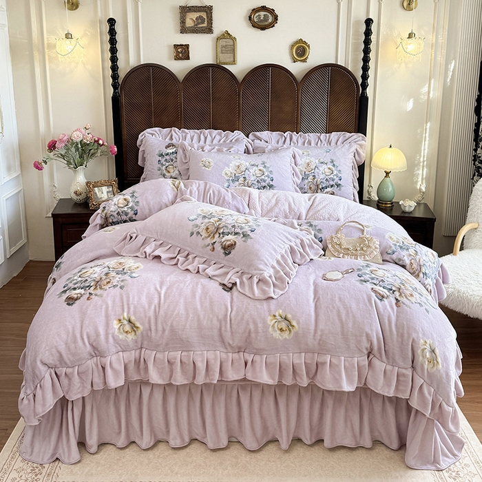 91家纺网 家纺一手货源 找家纺 宜凡家纺 2025新款牛奶绒5D数码印花床盖四件套 浮香如梦 淡紫