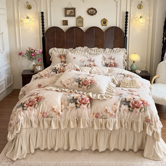 91家纺网 家纺一手货源 找家纺 宜凡家纺 2025新款牛奶绒5D数码印花床盖四件套 花开浪漫 驼色