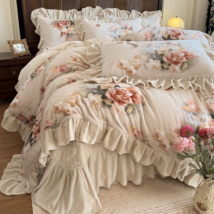 91家纺网 家纺一手货源 找家纺 宜凡家纺 2025新款牛奶绒5D数码印花床盖四件套 花开浪漫 驼色