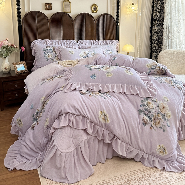 91家纺网 家纺一手货源 找家纺 宜凡家纺 2025新款牛奶绒5D数码印花床盖四件套 浮香如梦 淡紫