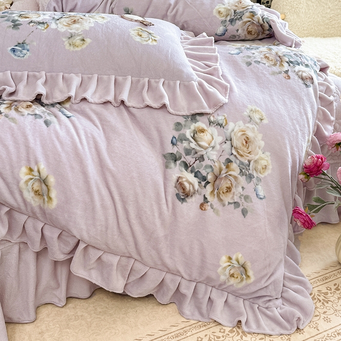 91家纺网 家纺一手货源 找家纺 宜凡家纺 2025新款牛奶绒5D数码印花床盖四件套 浮香如梦 淡紫