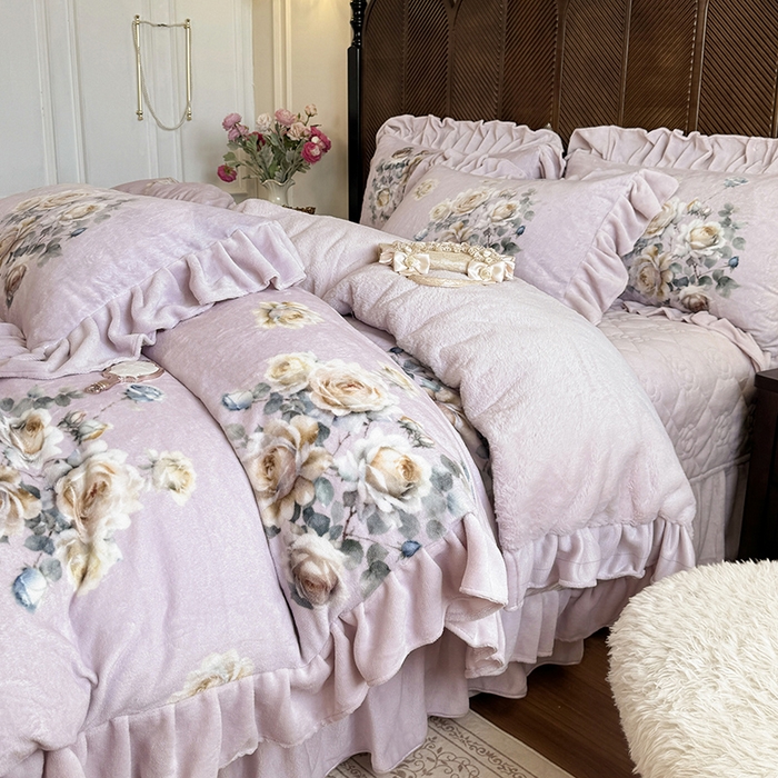 91家纺网 家纺一手货源 找家纺 宜凡家纺 2025新款牛奶绒5D数码印花床盖四件套 浮香如梦 淡紫