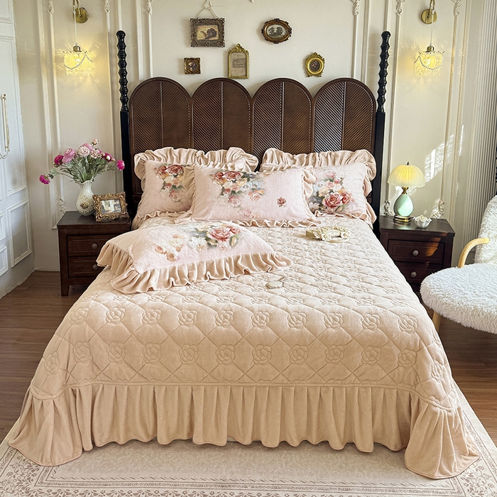 91家纺网 家纺一手货源 找家纺 宜凡家纺 2025新款牛奶绒5D数码印花床盖四件套 花开浪漫 粉玉