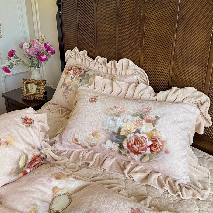 91家纺网 家纺一手货源 找家纺 宜凡家纺 2025新款牛奶绒5D数码印花床盖四件套 花开浪漫 粉玉