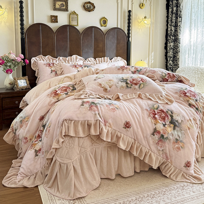 91家纺网 家纺一手货源 找家纺 宜凡家纺 2025新款牛奶绒5D数码印花床盖四件套 花开浪漫 粉玉