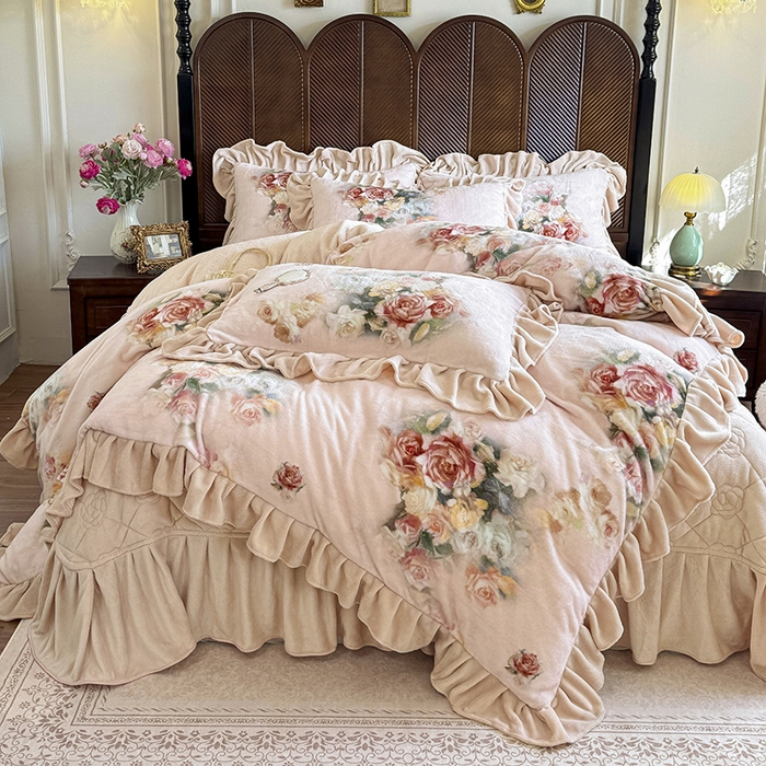 91家纺网 家纺一手货源 找家纺 宜凡家纺 2025新款牛奶绒5D数码印花床盖四件套 花开浪漫 粉玉