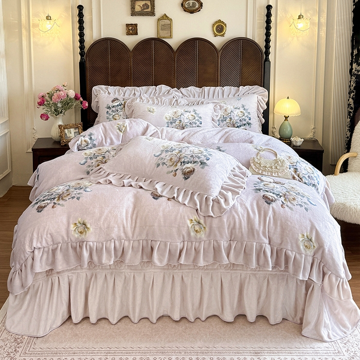 91家纺网 家纺一手货源 找家纺 宜凡家纺 2025新款牛奶绒5D数码印花床盖四件套 浮香如梦 浅卡其