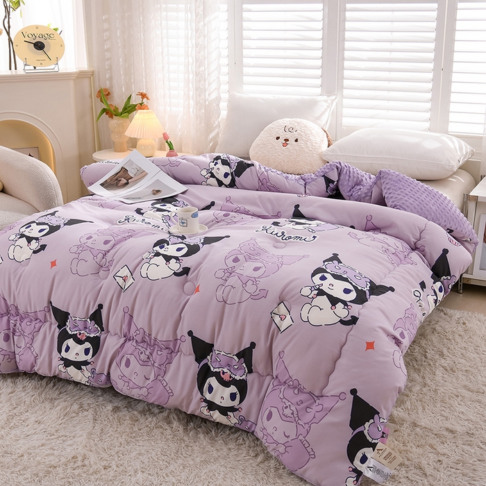 91家纺网 家纺一手货源 找家纺 艾兜坊 2025新款三丽鸥水洗棉3D豆豆被 被子被芯 幻影库洛米