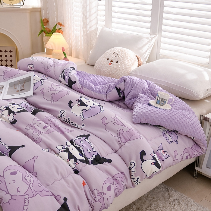 91家纺网 家纺一手货源 找家纺 艾兜坊 2025新款三丽鸥水洗棉3D豆豆被 被子被芯 幻影库洛米