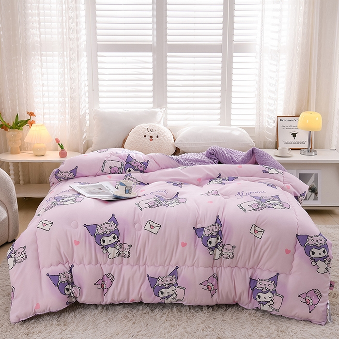 91家纺网 家纺一手货源 找家纺 艾兜坊 2025新款三丽鸥水洗棉3D豆豆被 被子被芯 樱桃库洛米