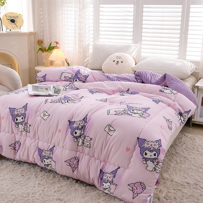 91家纺网 家纺一手货源 找家纺 艾兜坊 2025新款三丽鸥水洗棉3D豆豆被 被子被芯 樱桃库洛米