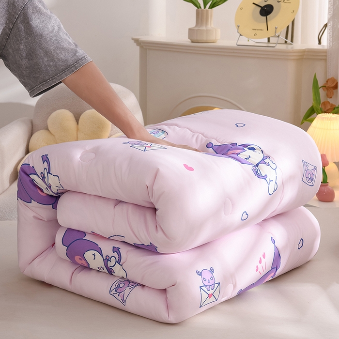 91家纺网 家纺一手货源 找家纺 艾兜坊 2025新款三丽鸥水洗棉3D豆豆被 被子被芯 爱心库洛米