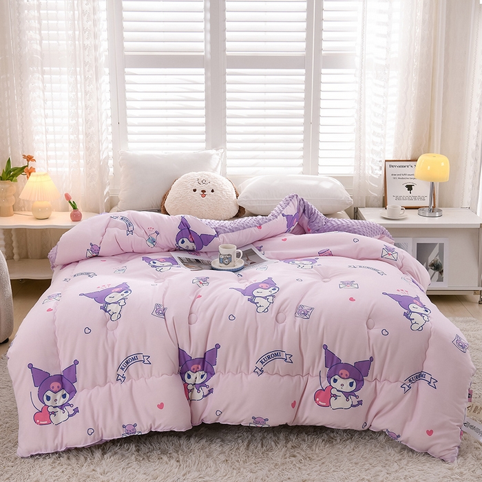 91家纺网 家纺一手货源 找家纺 艾兜坊 2025新款三丽鸥水洗棉3D豆豆被 被子被芯 爱心库洛米