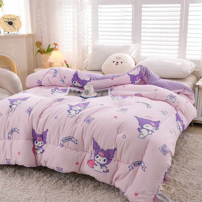 91家纺网 家纺一手货源 找家纺 艾兜坊 2025新款三丽鸥水洗棉3D豆豆被 被子被芯 爱心库洛米