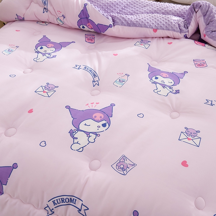 91家纺网 家纺一手货源 找家纺 艾兜坊 2025新款三丽鸥水洗棉3D豆豆被 被子被芯 爱心库洛米