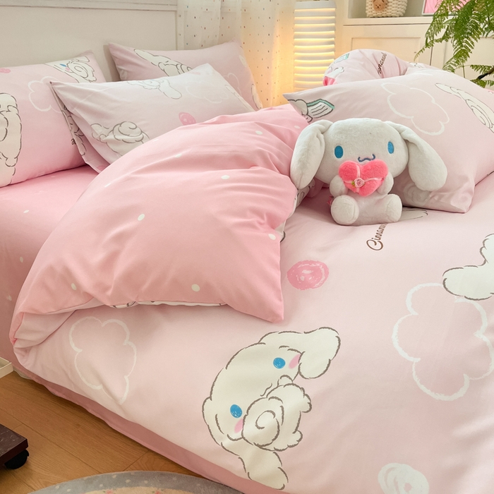 91家纺网 家纺一手货源 找家纺 港岛妹妹 2025新款云朵水洗工艺三丽鸥四件套 三丽鸥-软萌玉桂狗粉