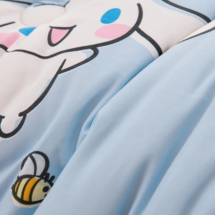 91家纺网 家纺一手货源 找家纺 艾兜坊 2025新款三丽鸥水洗棉3D豆豆被 被子被芯 木马玉桂狗