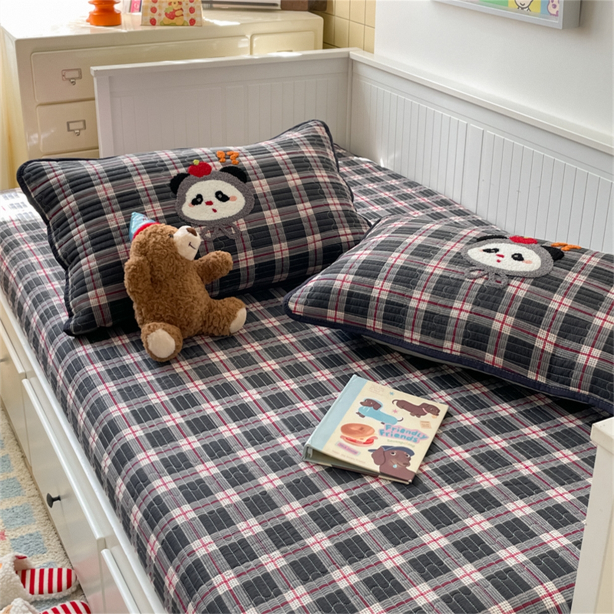 91家纺网 家纺一手货源 找家纺 老帅 2025新款毛巾绣床盖春秋冬被套件 憨憨熊猫