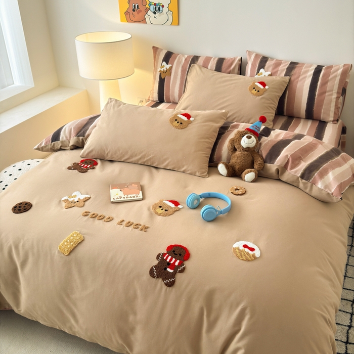 91家纺网 家纺一手货源 找家纺 如意朵 2025新款全棉加厚磨毛毛巾绣四件套（专版花型） 姜饼人