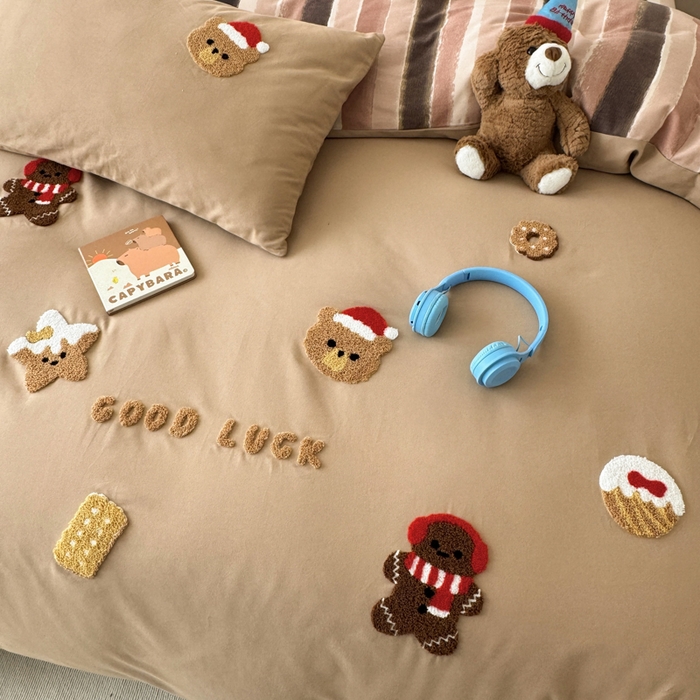 91家纺网 家纺一手货源 找家纺 如意朵 2025新款全棉加厚磨毛毛巾绣四件套（专版花型） 姜饼人