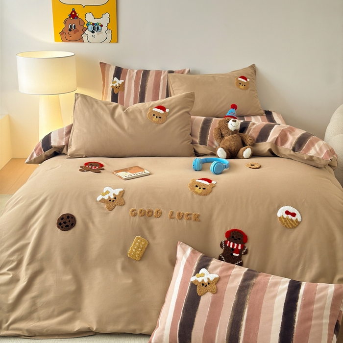 91家纺网 家纺一手货源 找家纺 如意朵 2025新款全棉加厚磨毛毛巾绣四件套（专版花型） 姜饼人